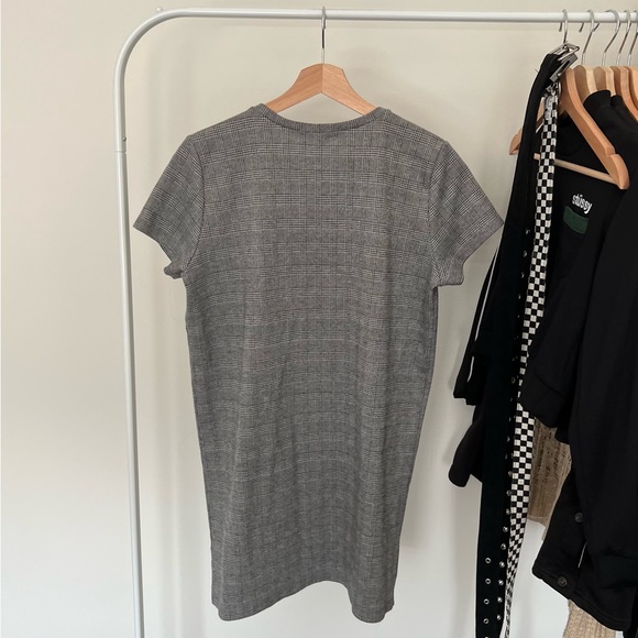 woven design t shirt dress in grey (black and white) - Picture 2 of 3